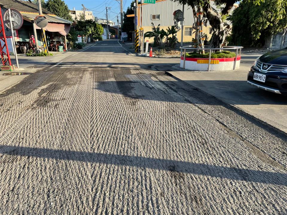 埤頭鄉豐崙村埤周路（彰148）路面改善工程施工中