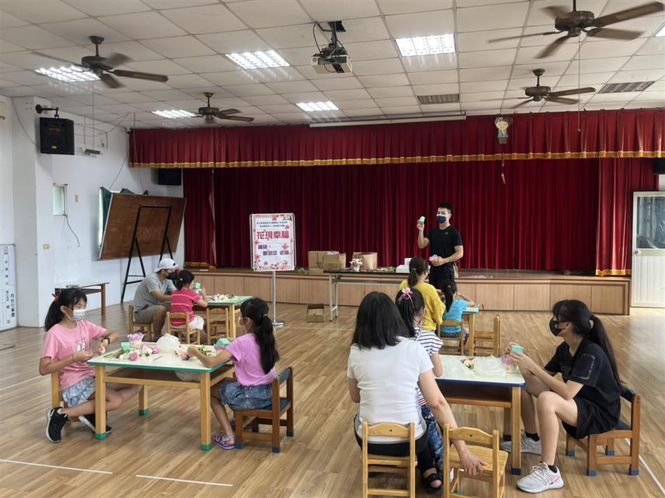 110學年度教保資源中心假日親子活動～（八）花現幸福---111.05.28110學年度教保資源中心假日親子活動～（八）花現幸福