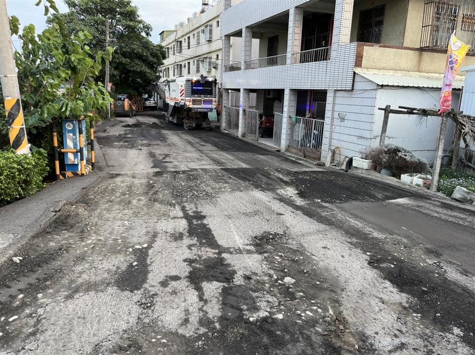 埤頭鄉永豐村東西路（彰136）等路面改善工程中央路696巷施工中照片