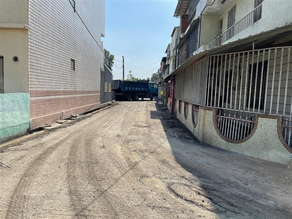 埤頭鄉永豐村東西路（彰136）等路面改善工程中央路696巷施工中照片
