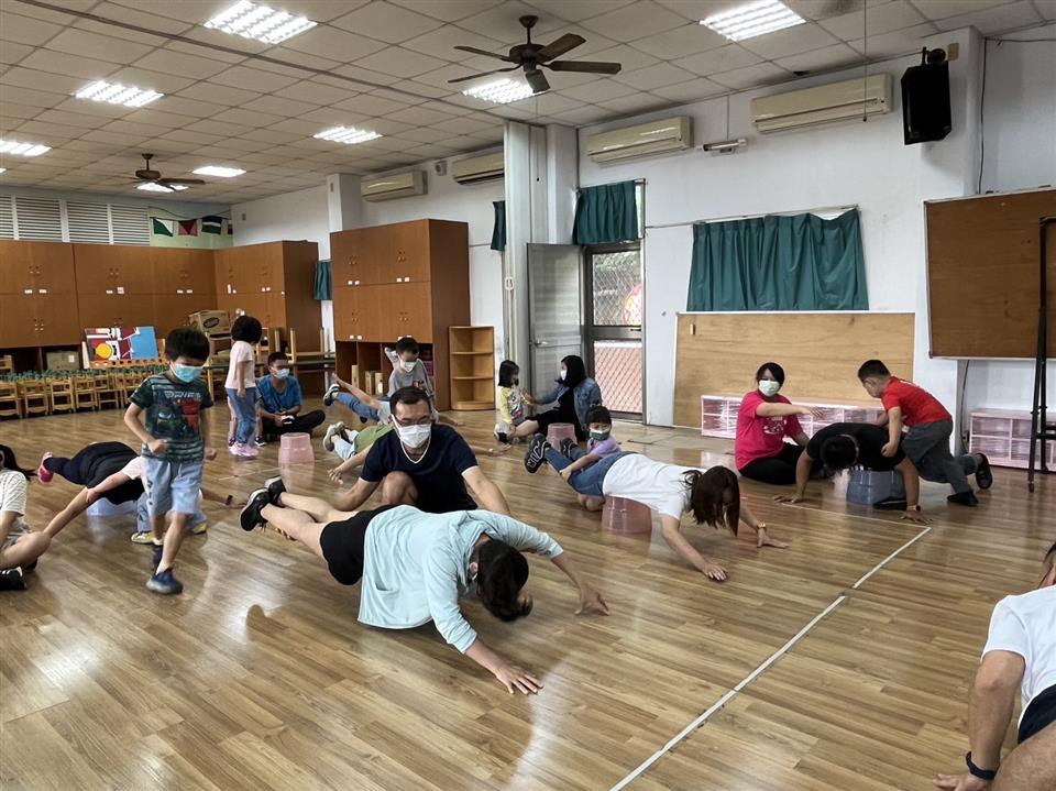 111學年度社區教保資源中心假日親子活動（二）～遊戲世界誰稱王遊戲世界誰稱王