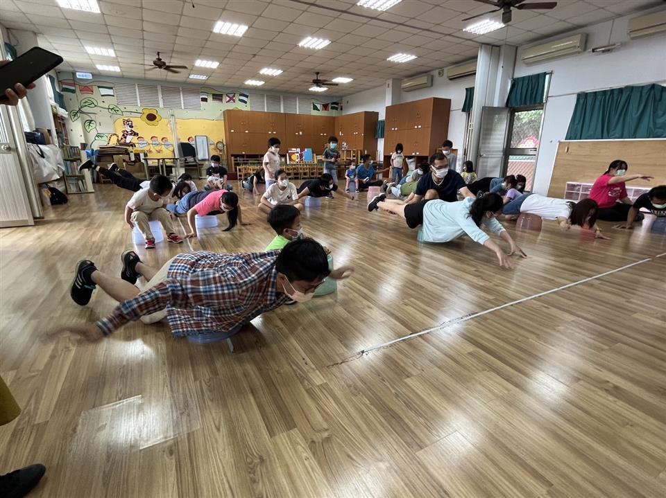 111學年度社區教保資源中心假日親子活動（二）～遊戲世界誰稱王遊戲世界誰稱王