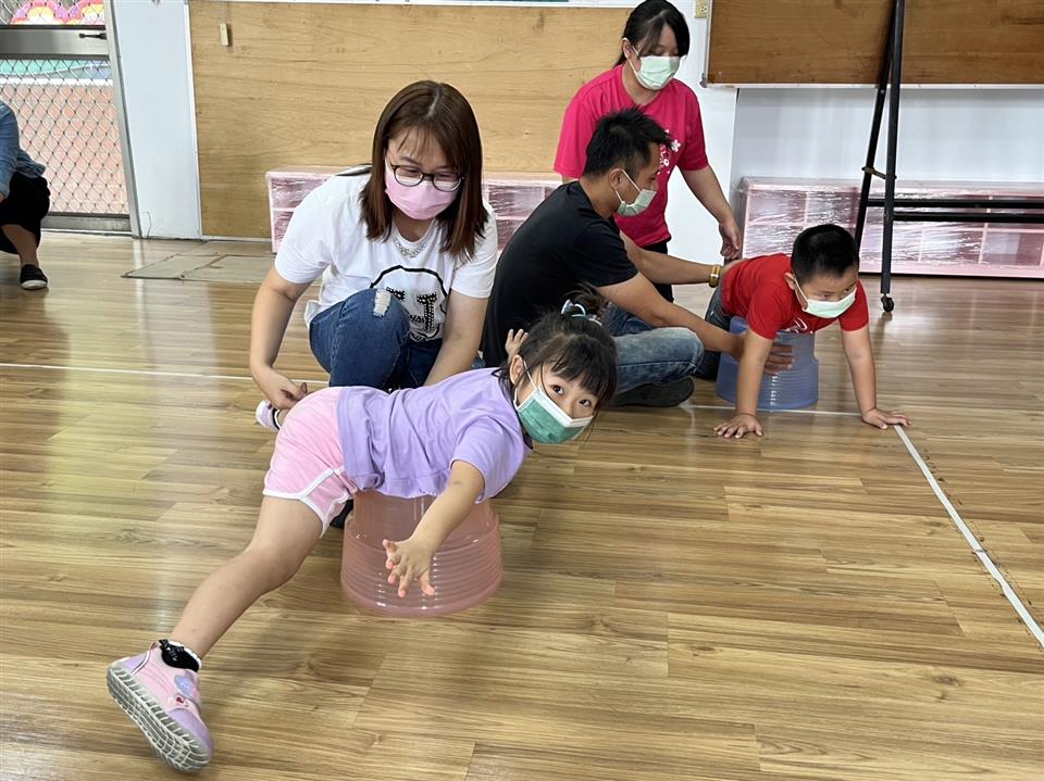 111學年度社區教保資源中心假日親子活動（二）～遊戲世界誰稱王遊戲世界誰稱王
