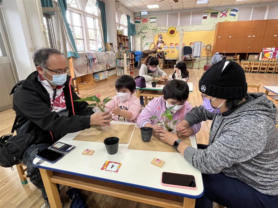 111學年度社區教保資源中心假日親子活動（三）～植物苔起來111學年度社區教保資源中心假日親子活動（三）～植物苔起來