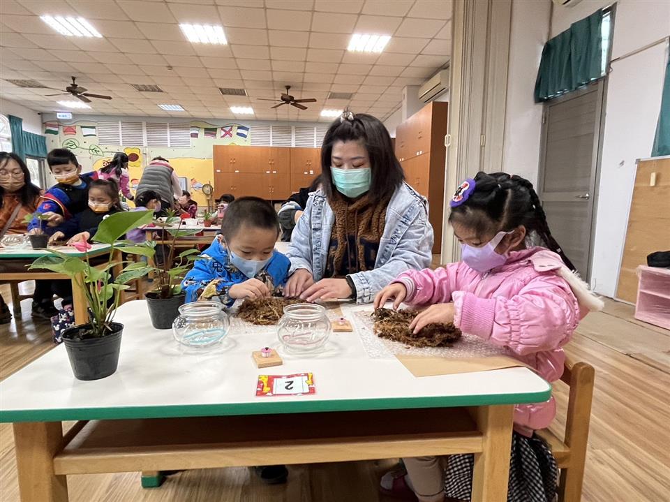 111學年度社區教保資源中心假日親子活動（三）～植物苔起來111學年度社區教保資源中心假日親子活動（三）～植物苔起來