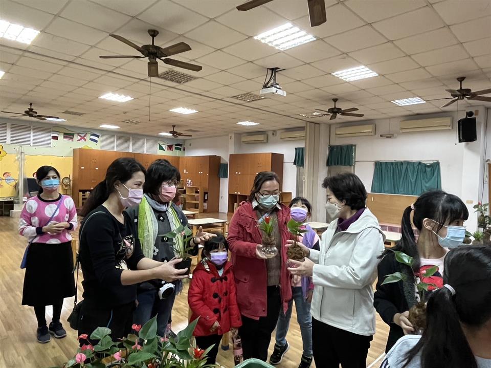 111學年度社區教保資源中心假日親子活動（三）～植物苔起來111學年度社區教保資源中心假日親子活動（三）～植物苔起來