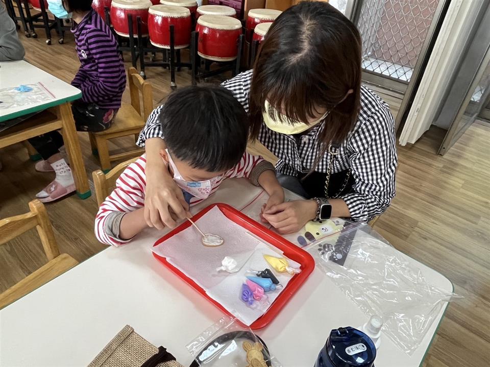 111學年度社區教保資源中心假日親子活動（六）～糖霜餅乾diy111學年度社區教保資源中心假日親子活動（六）～糖霜餅乾diy