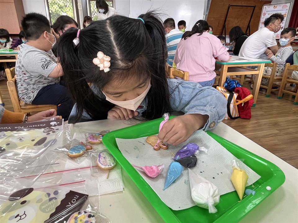 111學年度社區教保資源中心假日親子活動（六）～糖霜餅乾diy111學年度社區教保資源中心假日親子活動（六）～糖霜餅乾diy