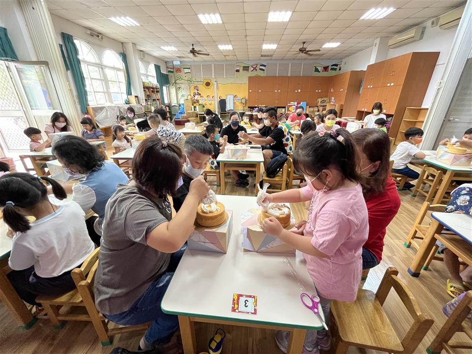 111學年度社區教保資源中心假日親子活動（八）～愛無限111學年度社區教保資源中心假日親子活動（八）～愛無限