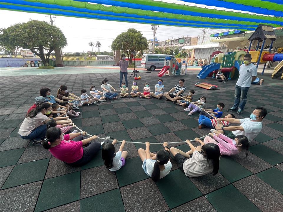 112學年度社區教保資源中心假日親子活動（一）～手腦並用真有趣112學年度社區教保資源中心假日親子活動（一）～手腦並用真有趣
