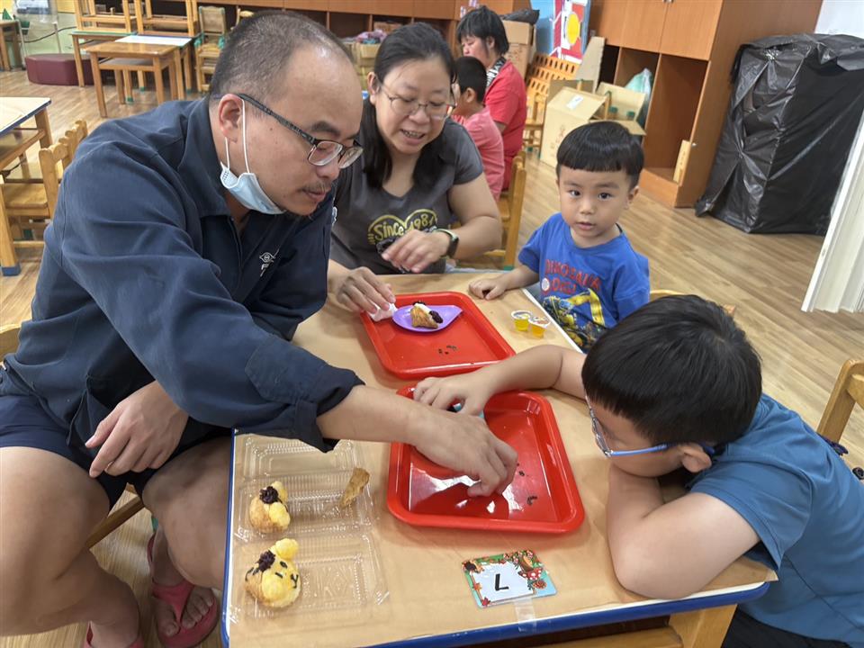 114學年度假日親子活動：親子共讀～好吃的壽司親子共讀～好吃的壽司