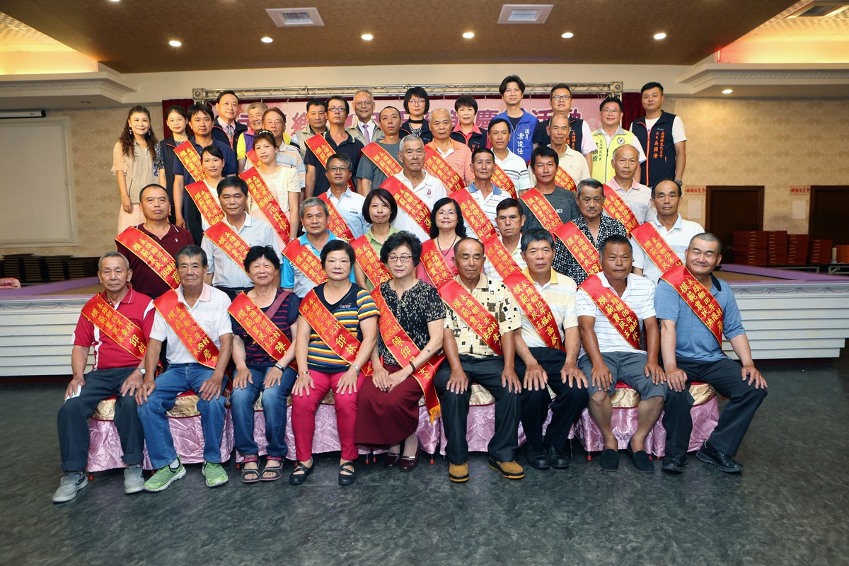 永靖鄉110年慶祝母親節暨模範農民與績優農情調查員表揚活動110年永靖鄉模範農民與績優農情調查員大合照