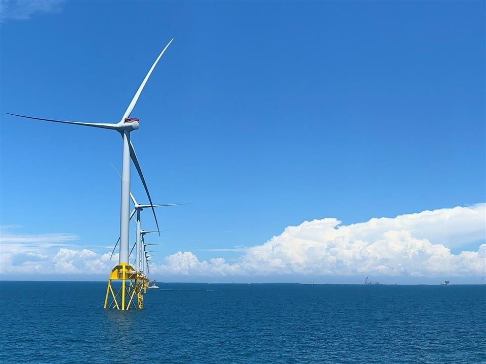 彰化縣擁有優良的風力能源，更有全台最多的日照時數，目前光電裝置容量全國第二，風電全國第一，已成為台灣發展再生能源設施最重要的地區。