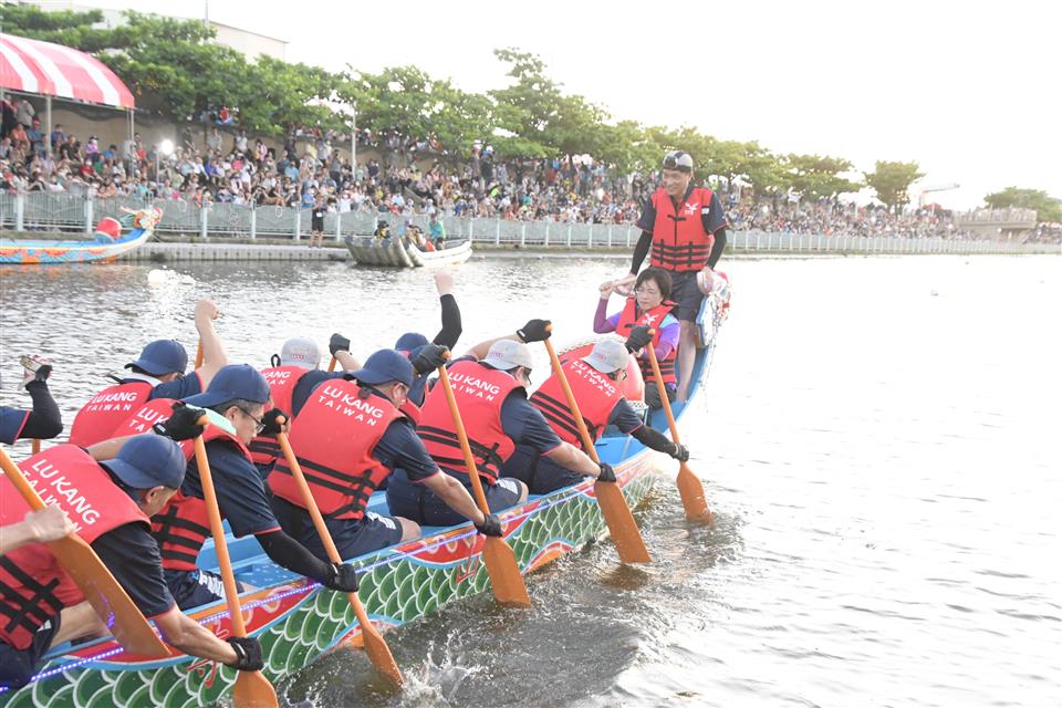 Taiwan Dragon Boat Festival 端午節划龍舟比賽- Foreigners in Taiwan