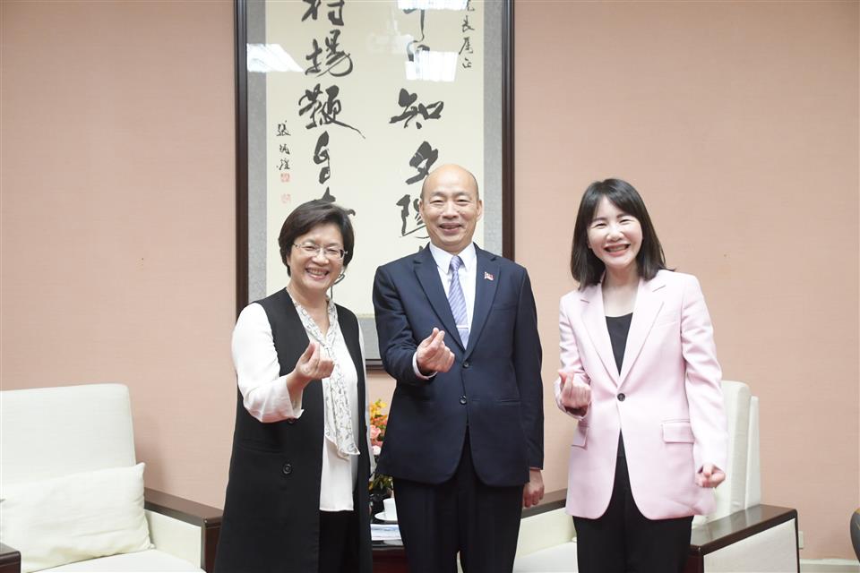 縮圖：02合照2