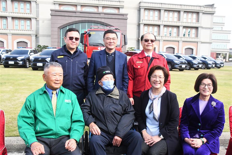 縮圖：09與老董事長合照