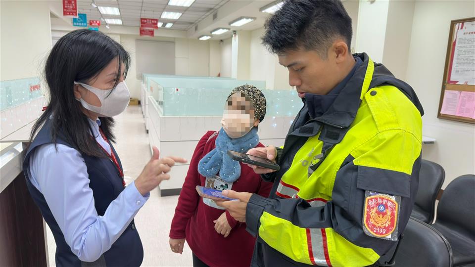 縮圖：03警員阻詐