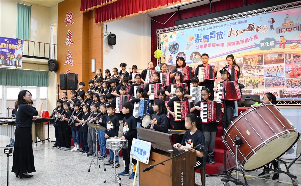 縮圖：03平和國小表演.JPG