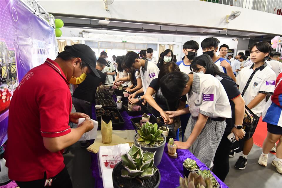 縮圖：12攤位現場3