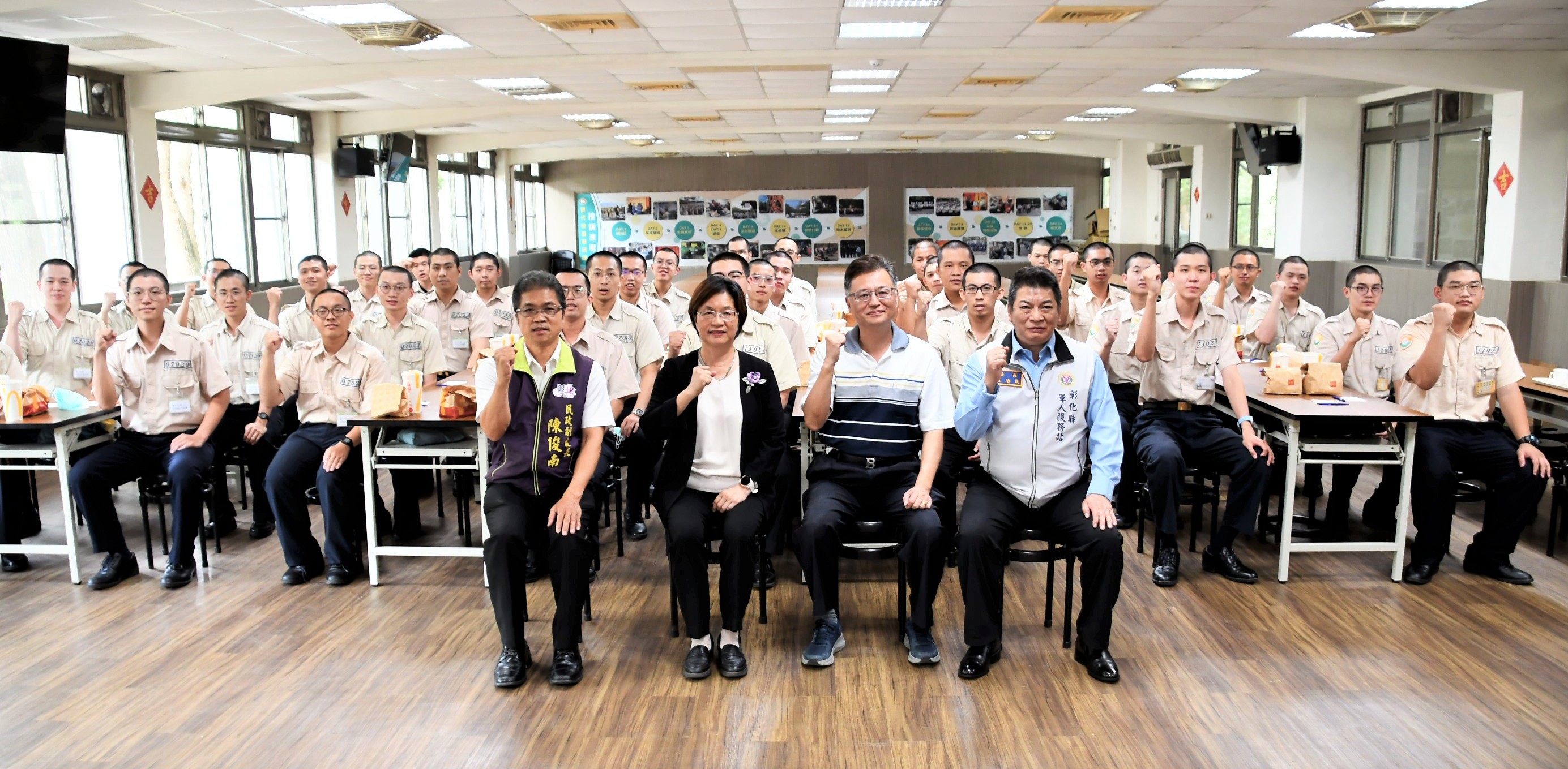 圖台中成功嶺營區探視彰化子弟兵 盼快樂當兵，平安退伍