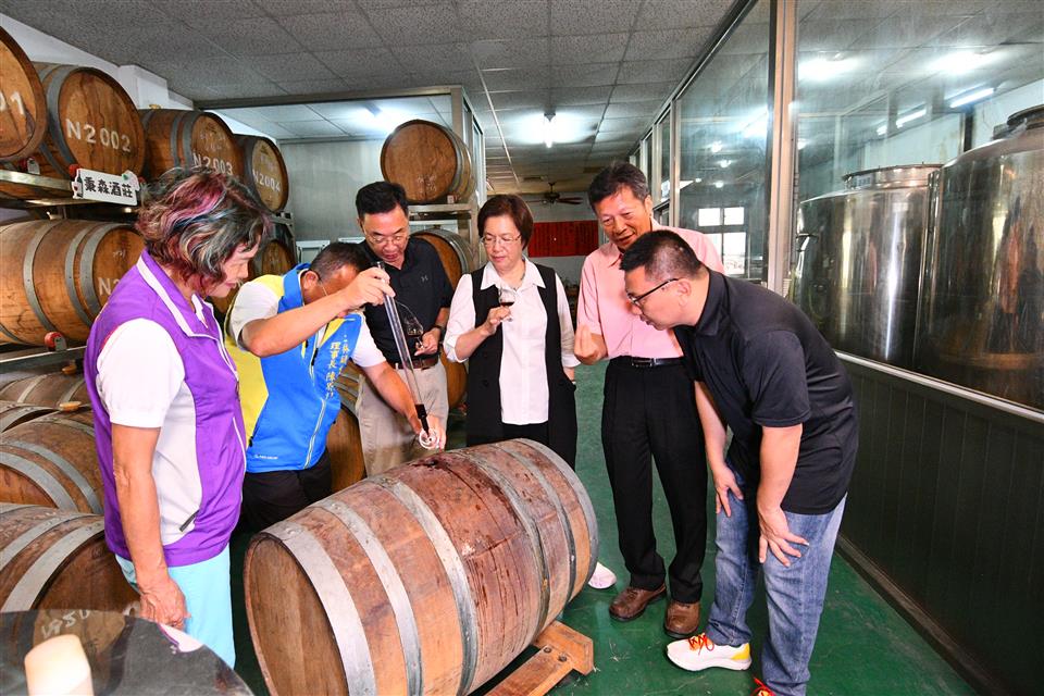 縮圖：07 秉森酒莊國際雙金酒桶品酒(飲酒過量，有害健康)