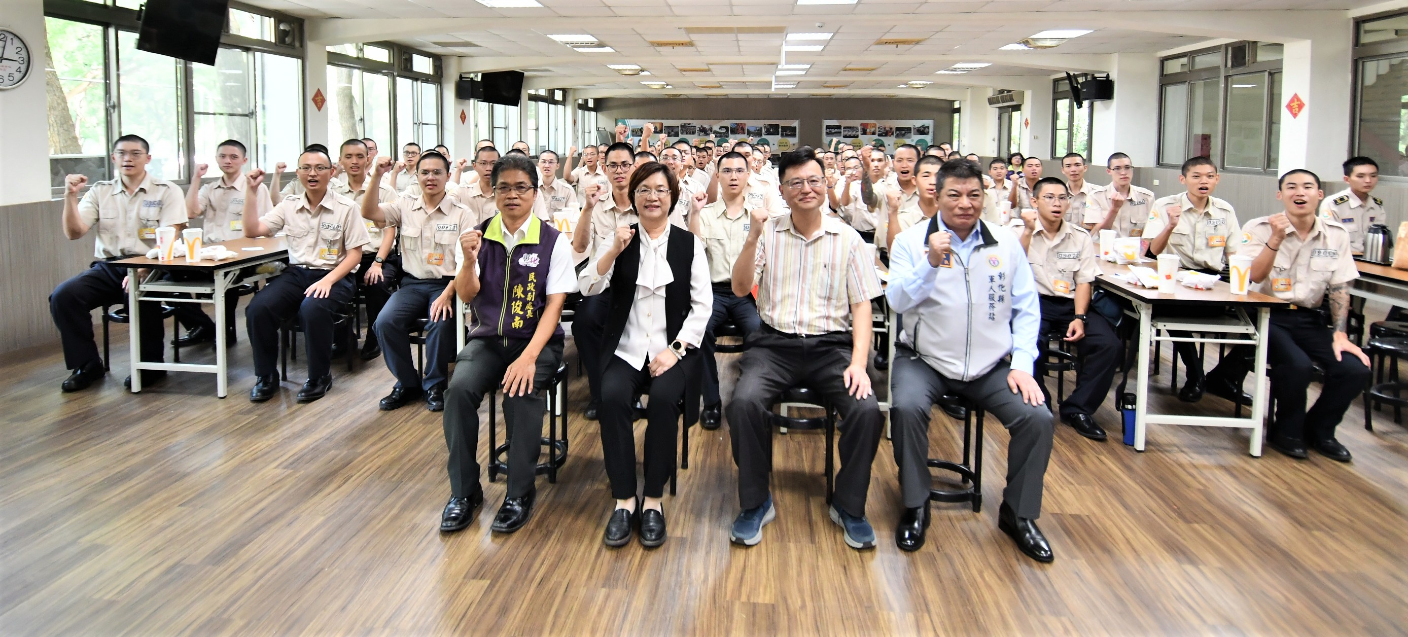 縮圖：台中成功嶺探視彰化子弟兵 盼快樂當兵、平安退伍 