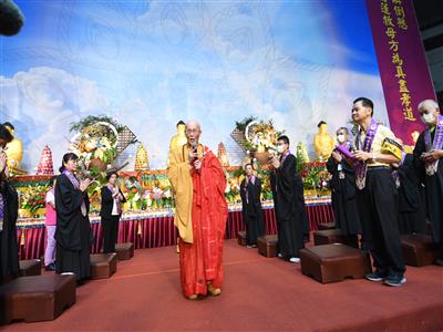 以佛法滋養世間 114年中部全國供佛齋僧大會 逾2萬人參與