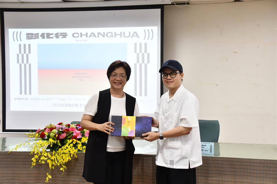 縮圖：02 台灣設計展志工教育訓練致贈