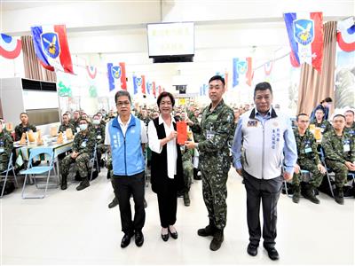 高雄黃埔營區探視彰化子弟兵 勉勵正面思考、積極向上