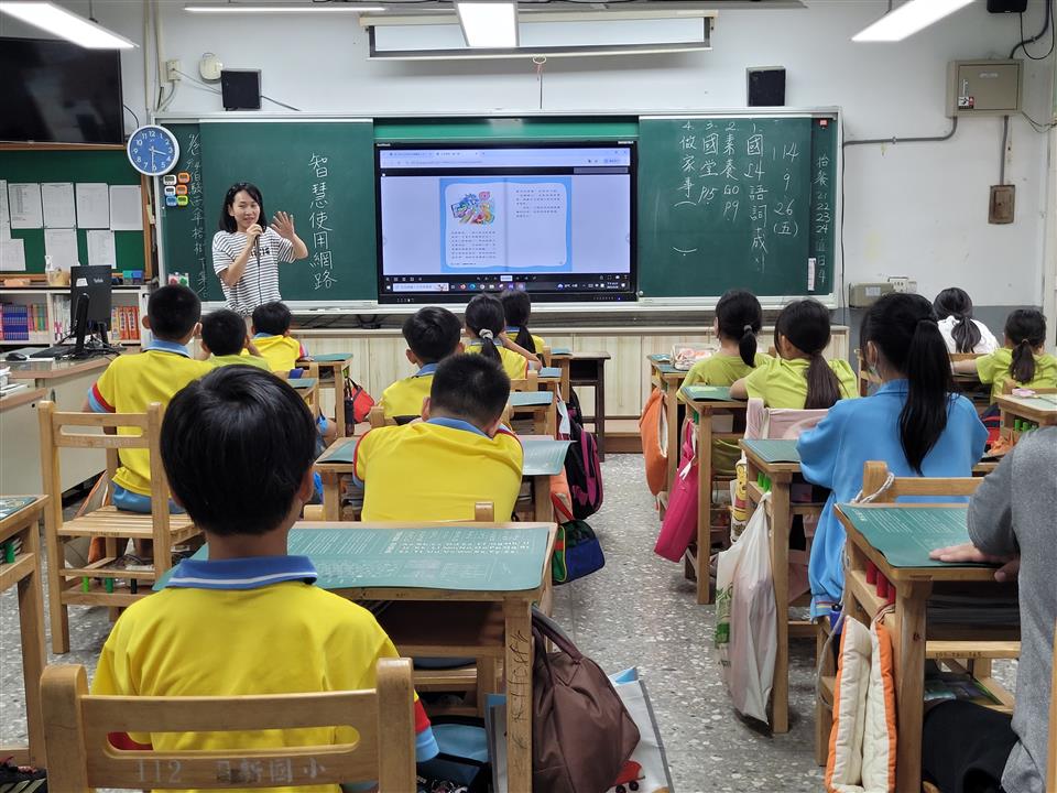 縮圖：11校園馨語小故事上課情形