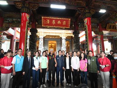 賴清德總統蒞臨伸港福安宮參香祈福 王縣長不忘宣傳把握機會來看設計展