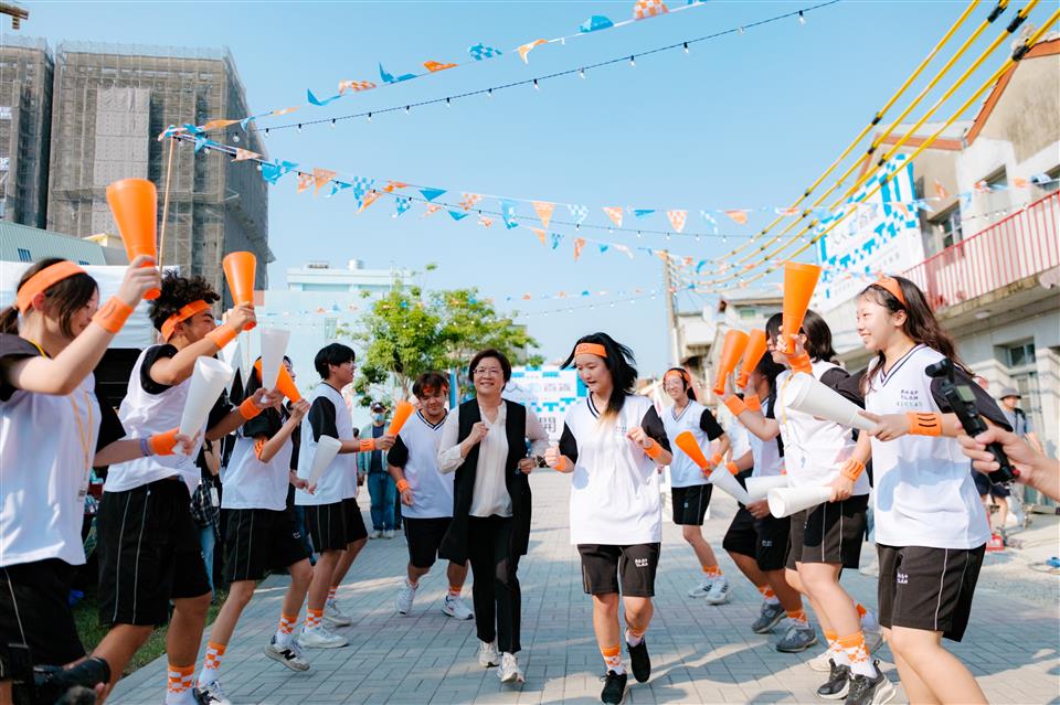縮圖：02開彰田徑隊(縣長)-照片使用請註記阮劇團提供