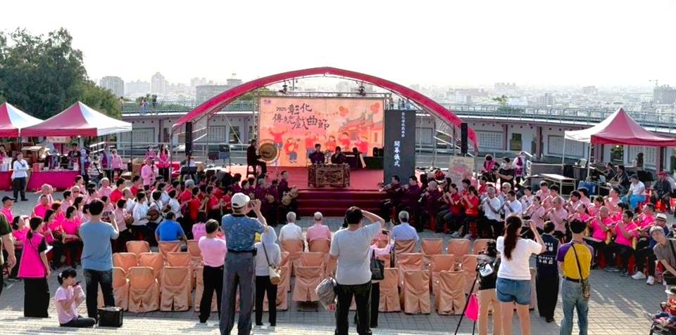 縮圖:05傳統戲曲節開幕