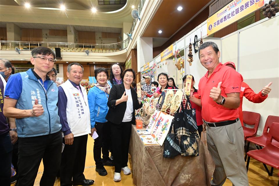 縮圖：08攤位合影