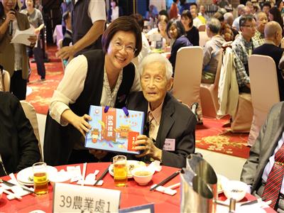 彰化縣政府舉辦退休人員聯誼餐會 700人熱情參與  