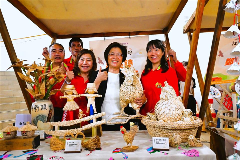 縮圖：攤位合影二