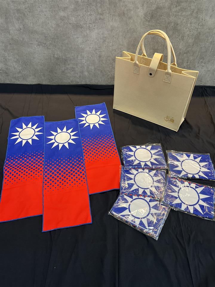 縮圖:03元旦紀念手提袋 國旗方巾