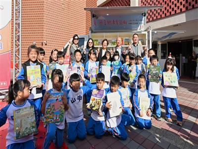 感謝宏致電子股份有限公司捐贈1輛行動圖書車 展現企業善盡社會責任典範