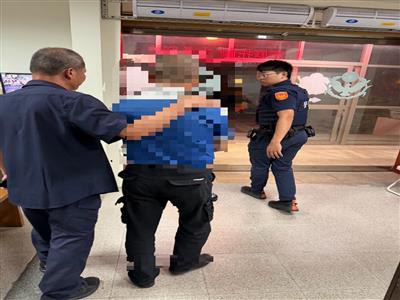 「男子誤信網路假投資 和美警擊落詐團車手 攔阻現金60萬元」