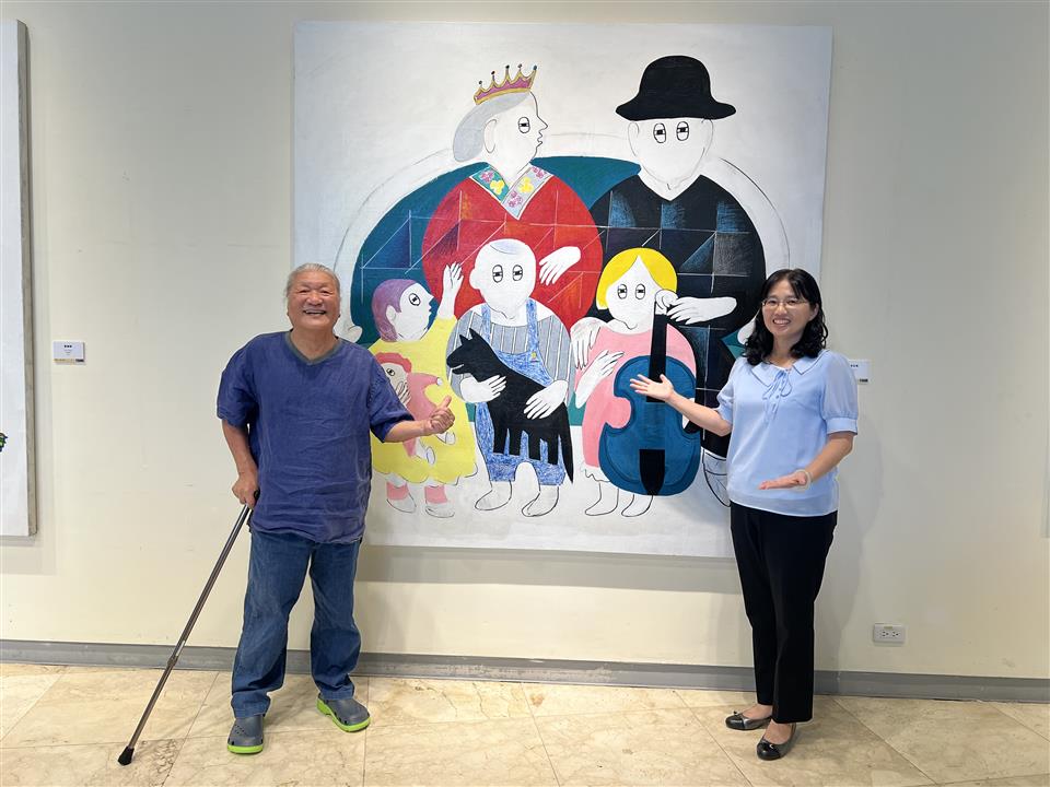 縮圖：01文化局長張雀芬與展出者梁奕焚老師.JPG