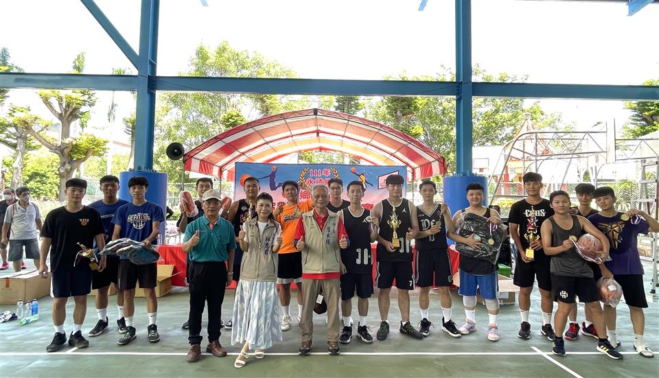 111年永靖鄉鄉長盃三對三籃球鬥牛賽得獎者合照