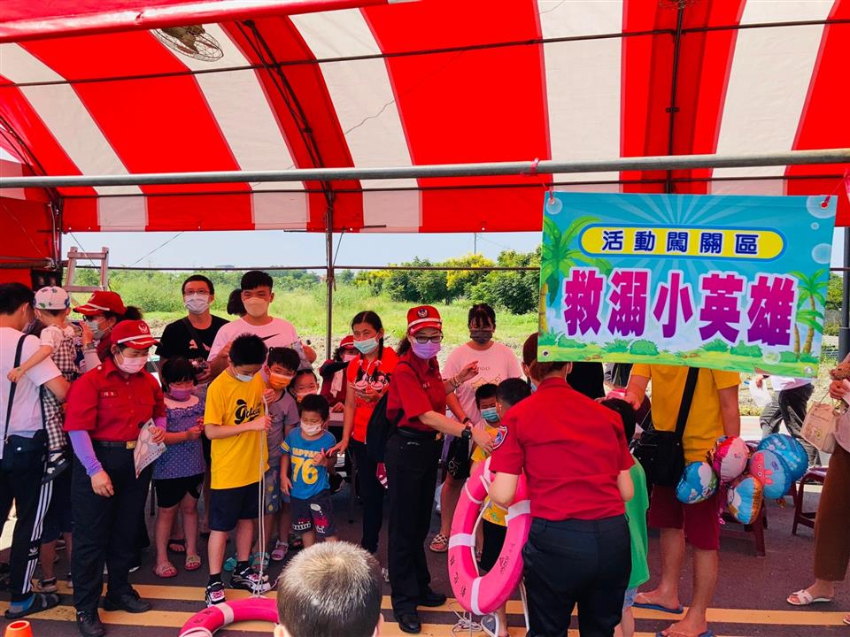 「遇水則發-清涼一夏」永靖鄉111年社區親子玩水泡泡趴活動救溺小英雄