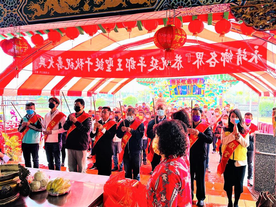 永靖鄉各界恭祝延平郡王鄭成功聖誕祝壽大典鄉長率領與獻人員恭賀祝壽1