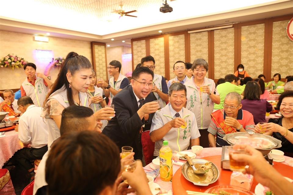 永靖鄉112年慶祝父親節暨特優村長及績優民政人員、111年度績優調解委員表揚活動鄉長恭喜受獎人