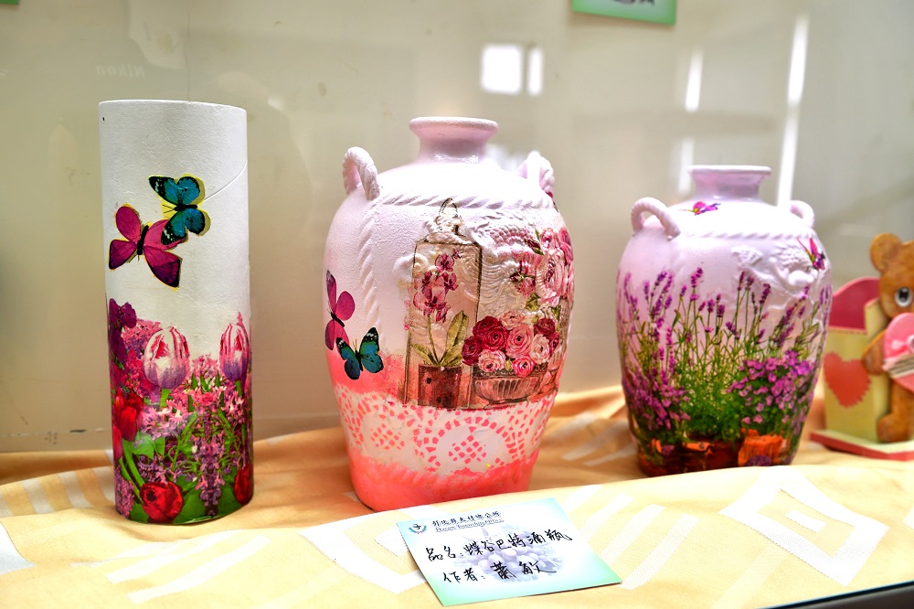 椿暖花開傢飾彩繪楊秀椿師生聯展*