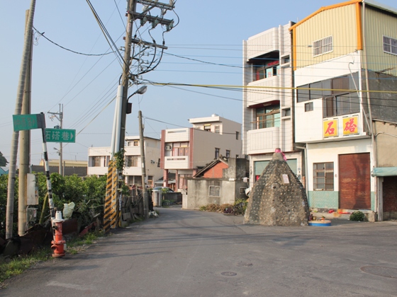 西畔石塔公(中西路與石塔巷路口)IMG_2461