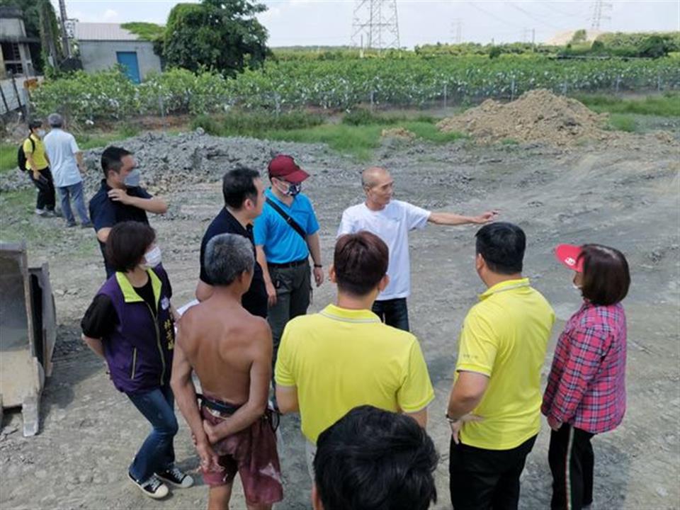 112年7月日前，民眾陳情，鄉內過溪段某列管土地，?有未經申請核准擅自堆置的回填土方