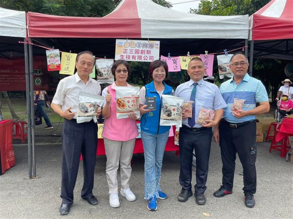 112年9月假日的溪州，原本就人潮聚集的街上，頓時，湧進了好多遊客，原來，彰化縣農業處辦理「2023彰化畜產嘉年華-畜產派對300」